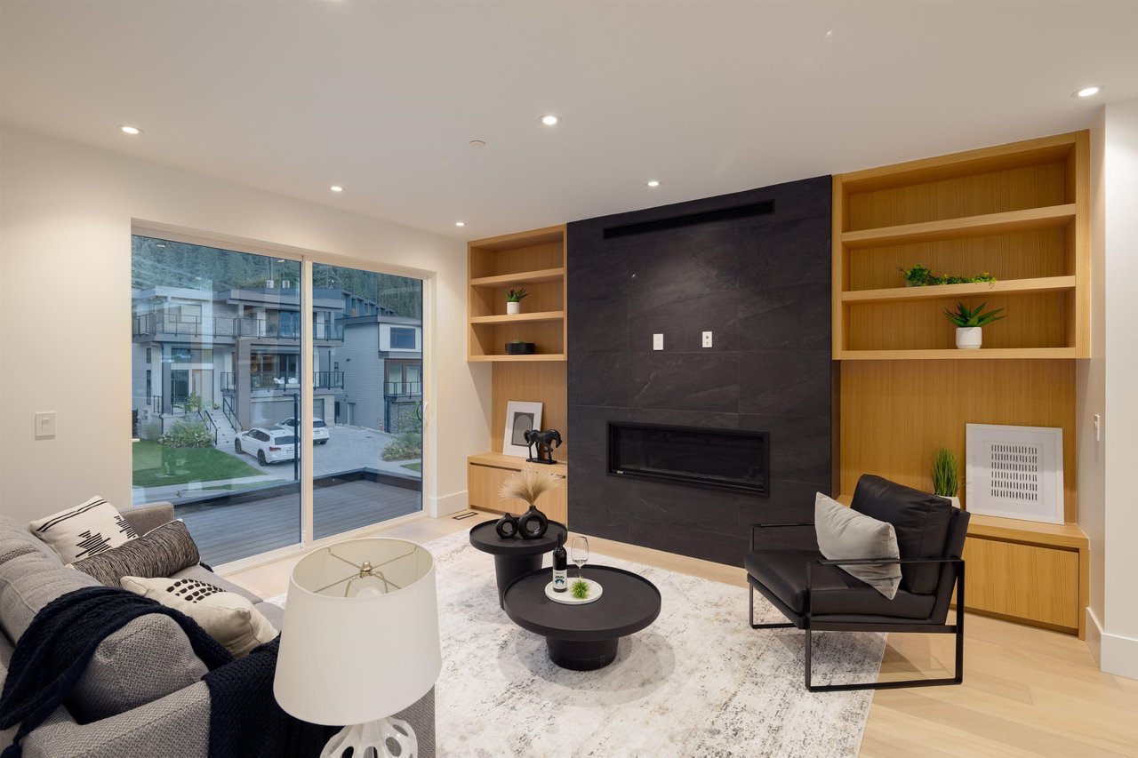 19-3385 Mamquam Rd