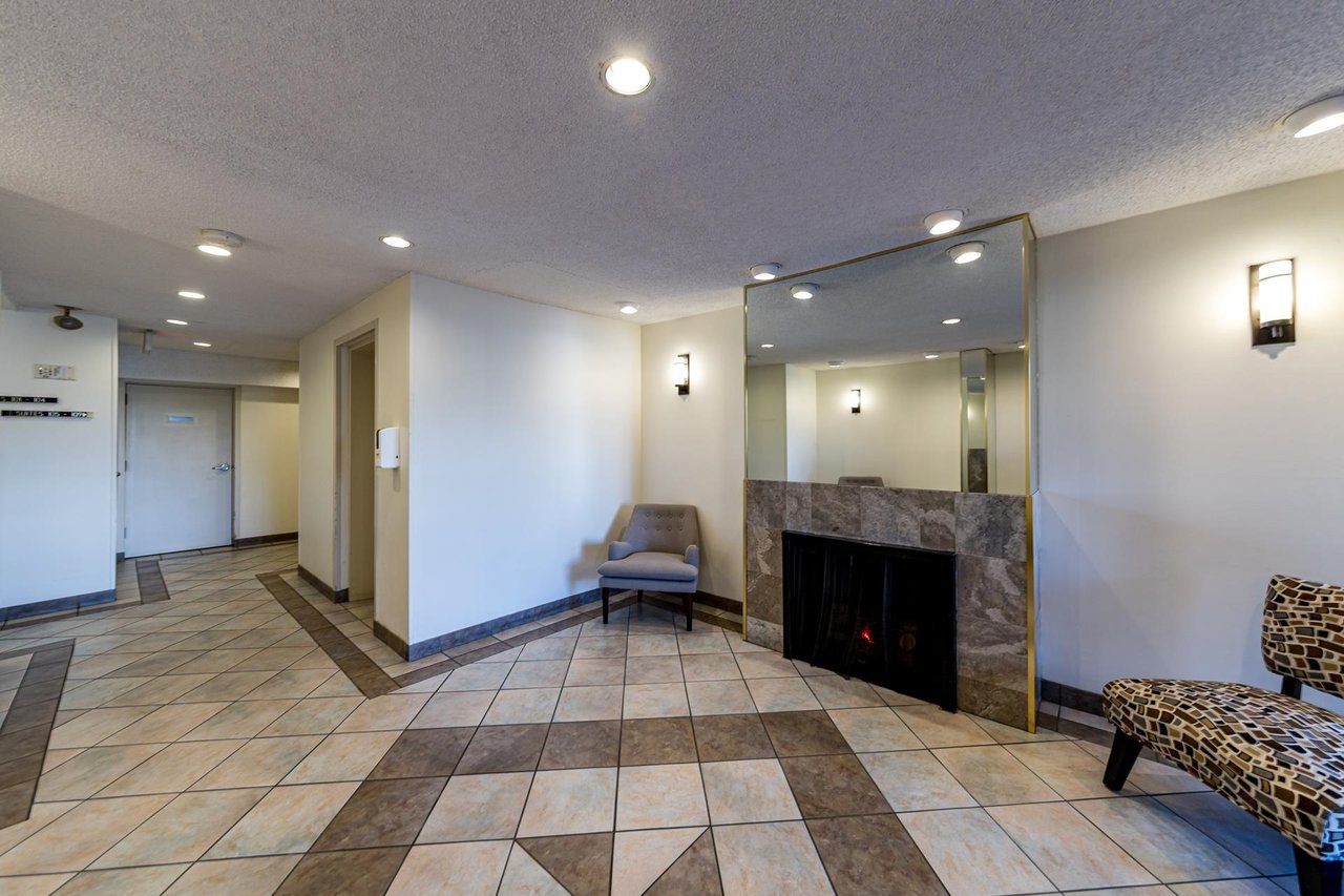 414-2366 Wall St