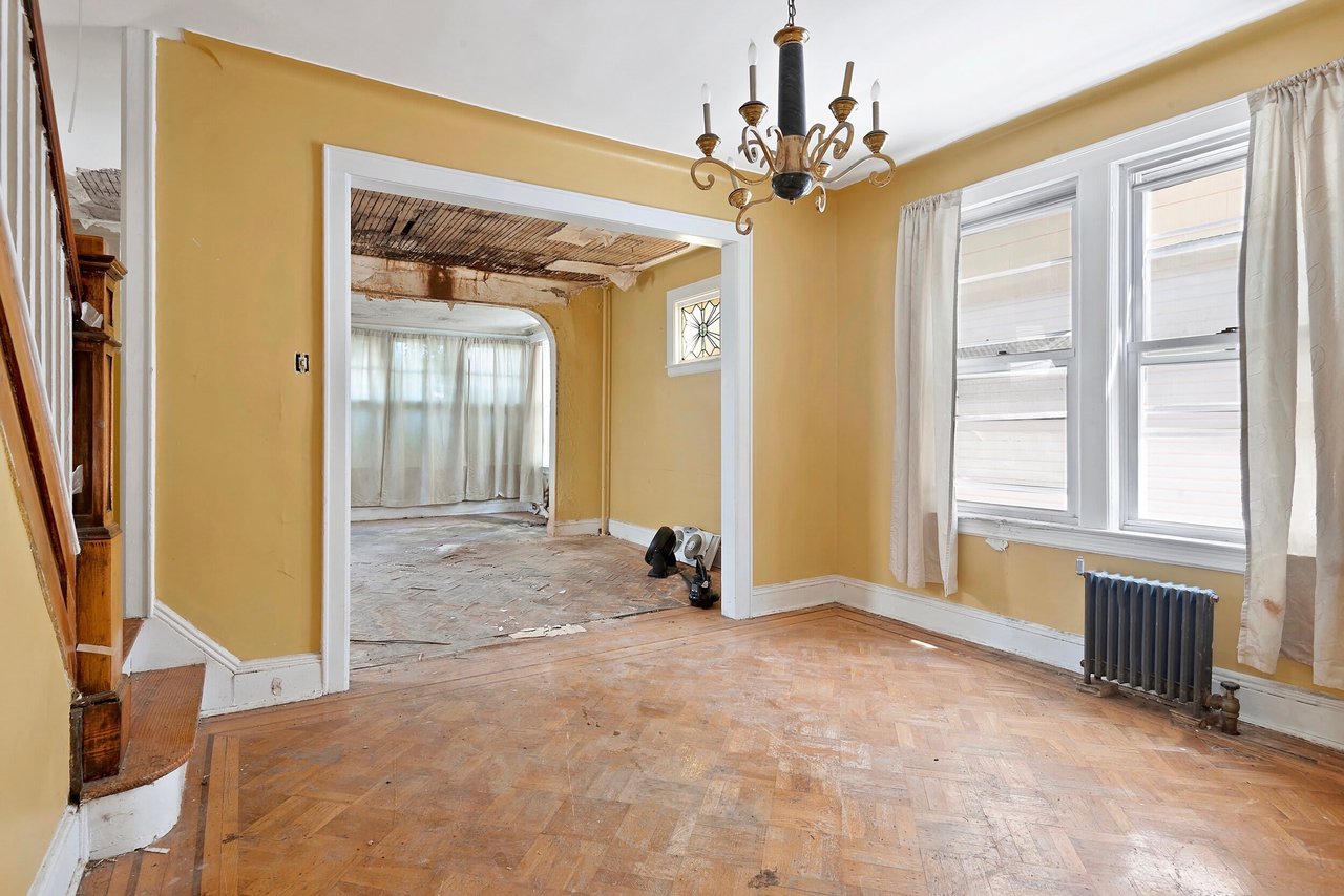 1646 East 46th St