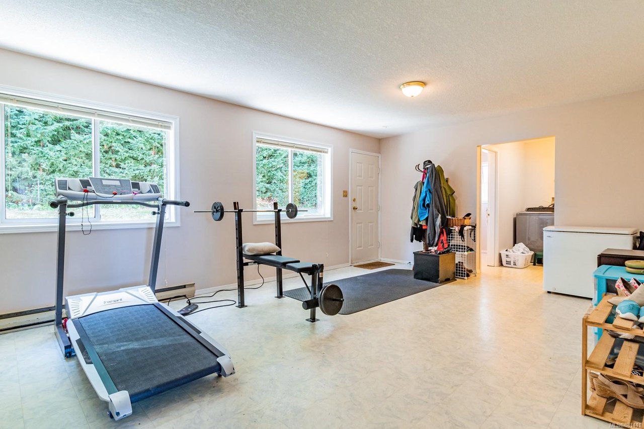 5270 Catalina Dr, Nanaimo