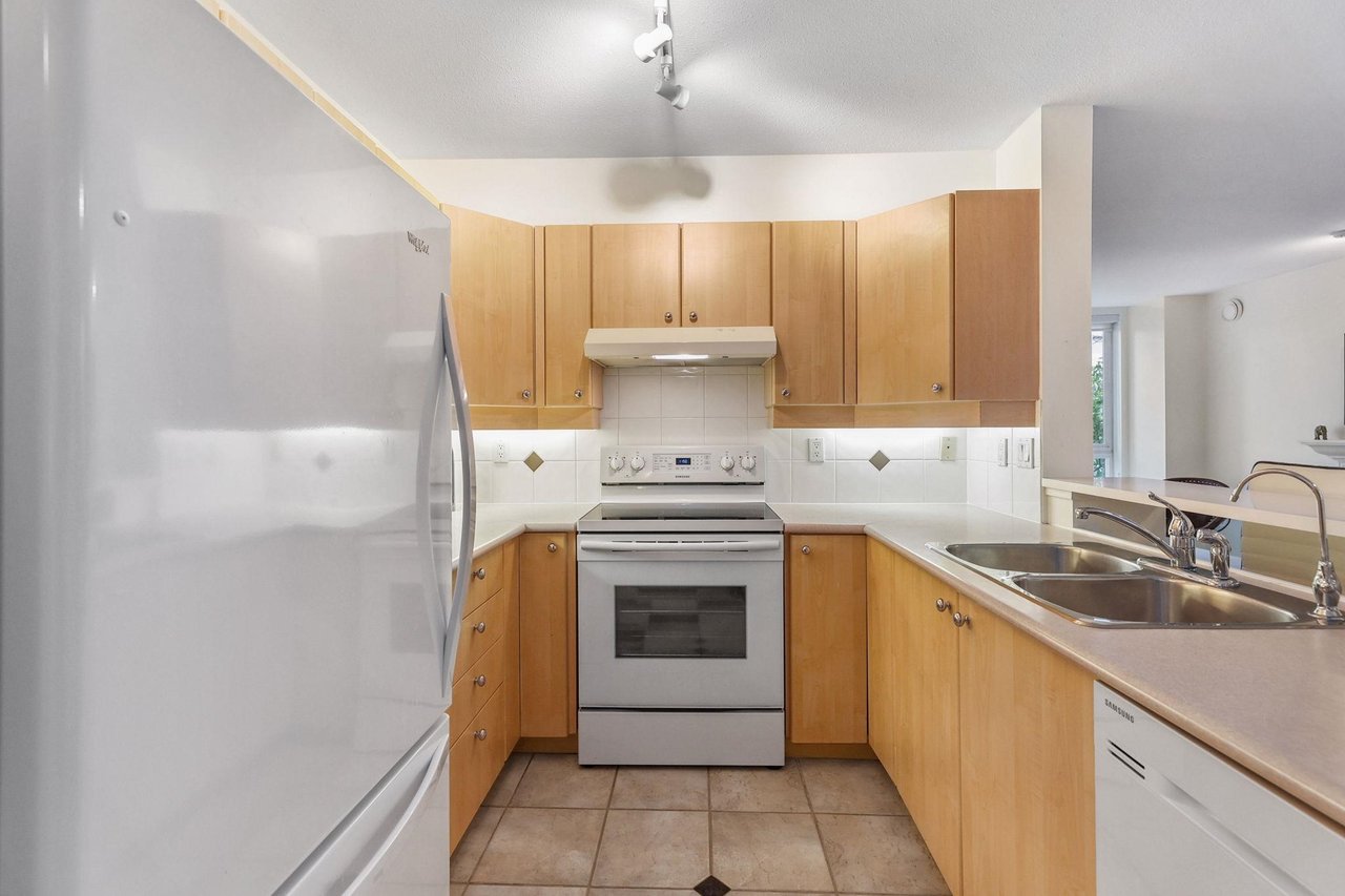 209-3235 W 4th Avenue, Vancouver