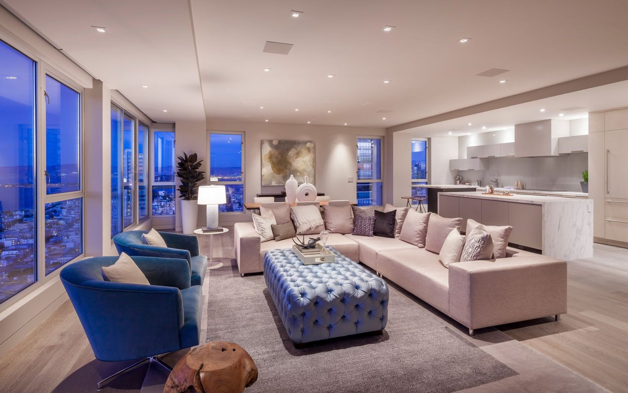 Panoramic Views at 1070 Green