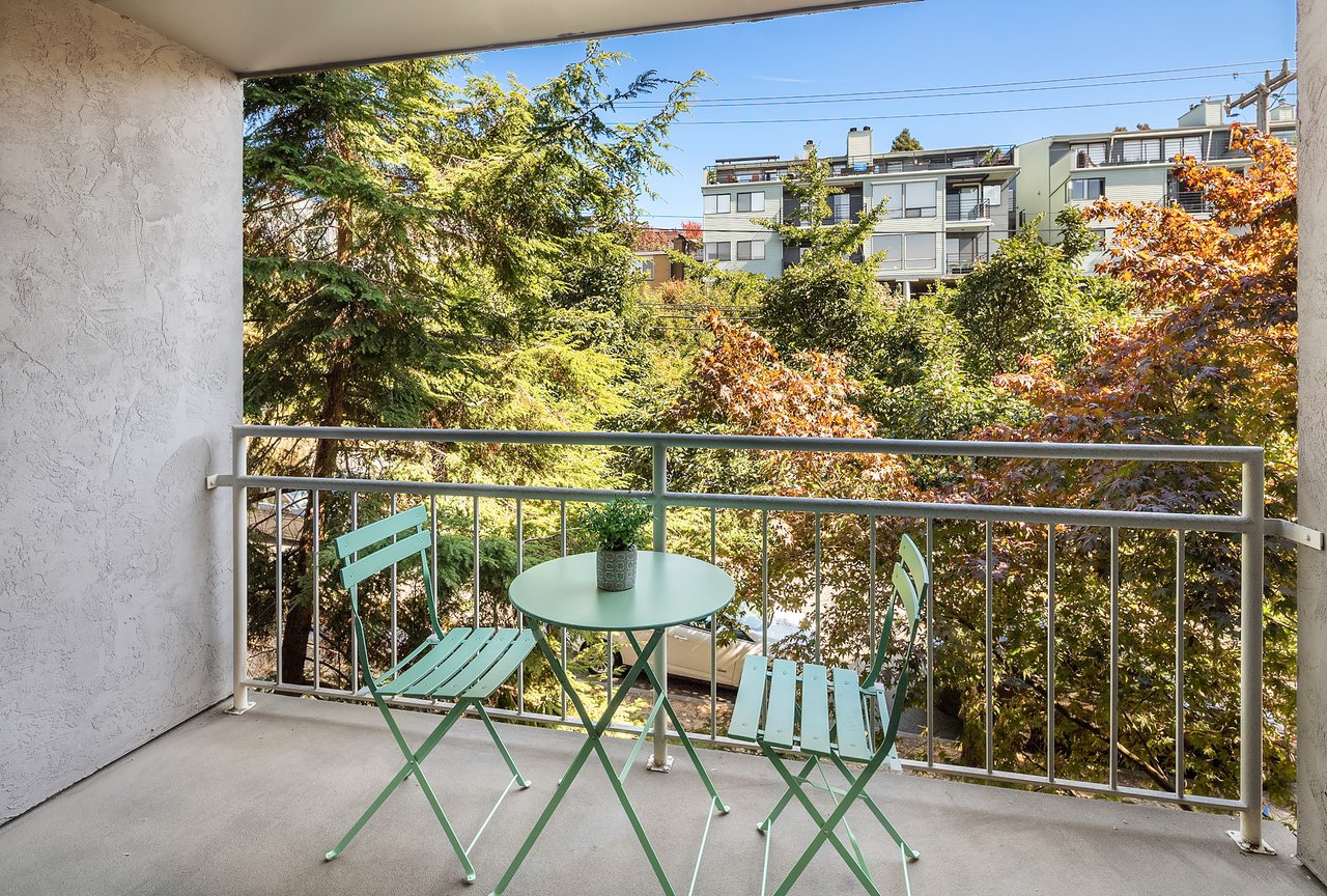 2017 Eastlake Ave E #202