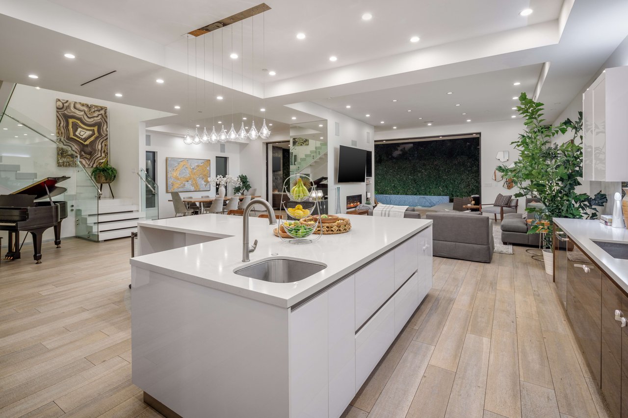 Modern Luxury Home in Sherman Oaks