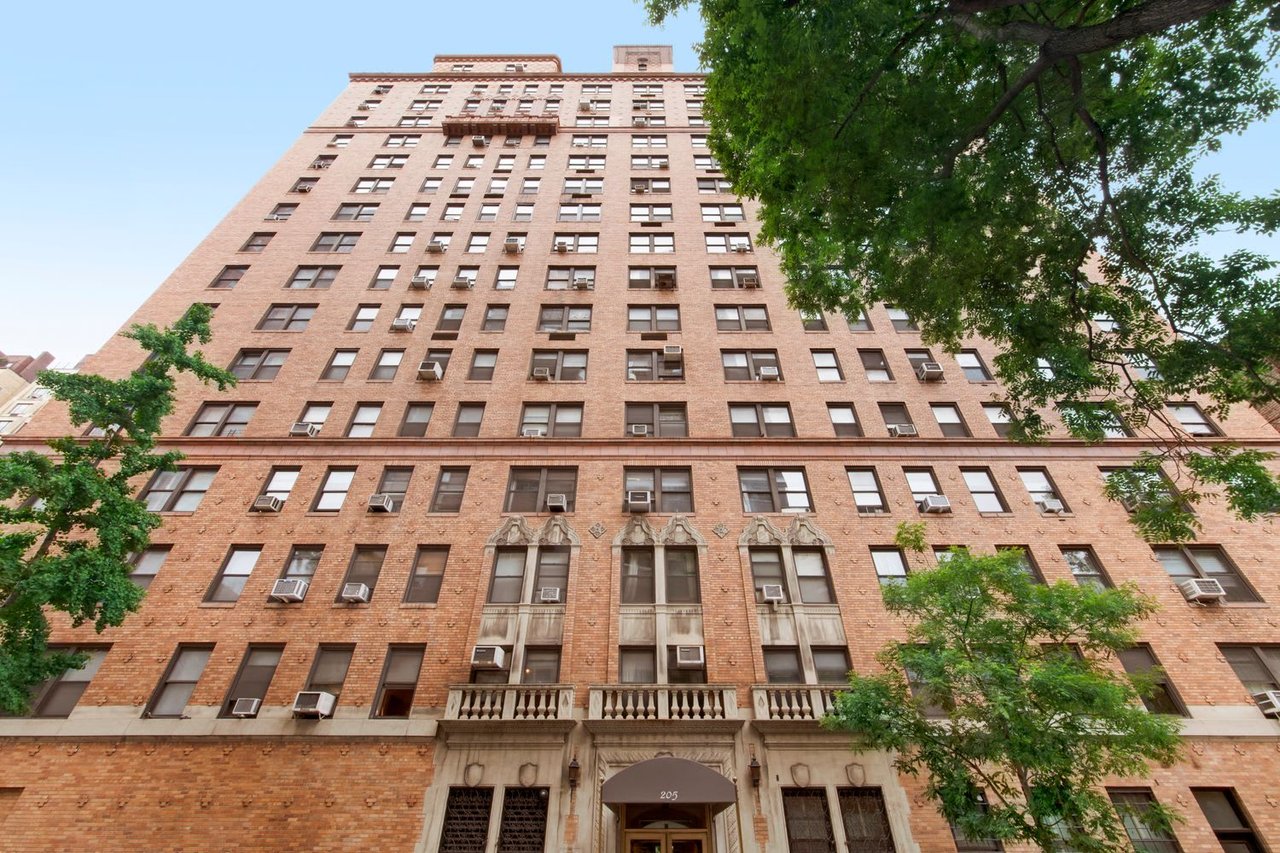 205 East 78th Street Unit: 17J