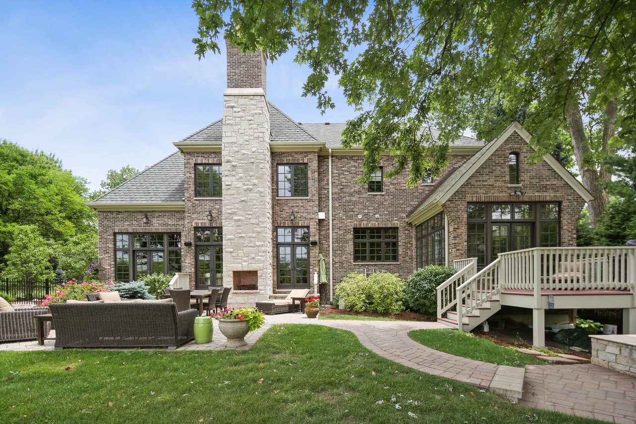 Chic & Elegant Home Near High School