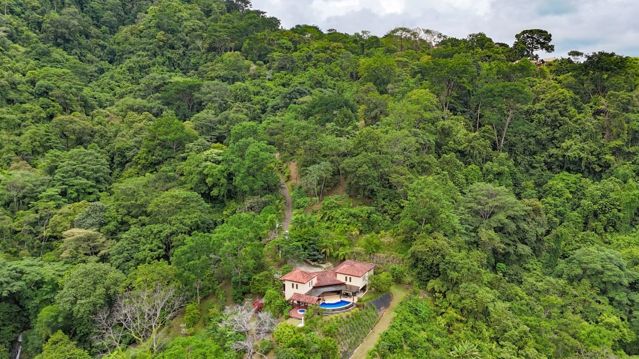 Waterfall Orchard Jungle Estate, Ojochal, Puntarenas
