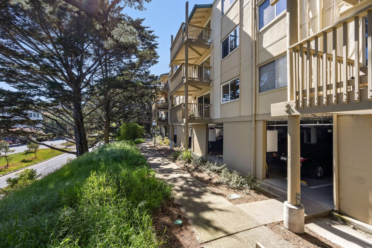 397 Imperial Way #210, Daly City