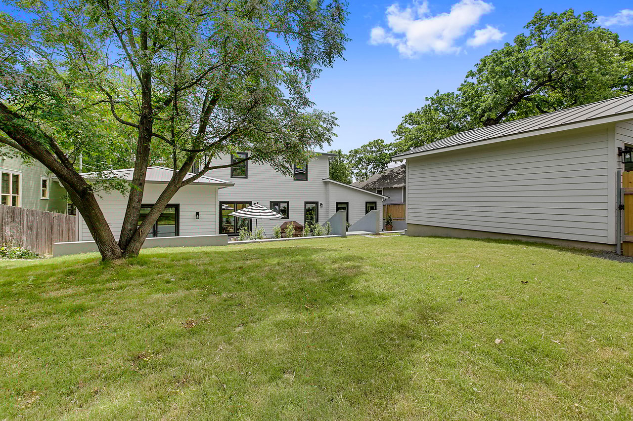 Clarksville with a 2 car Garage!