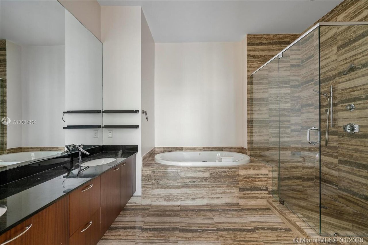 15901 Collins Ave, #4202