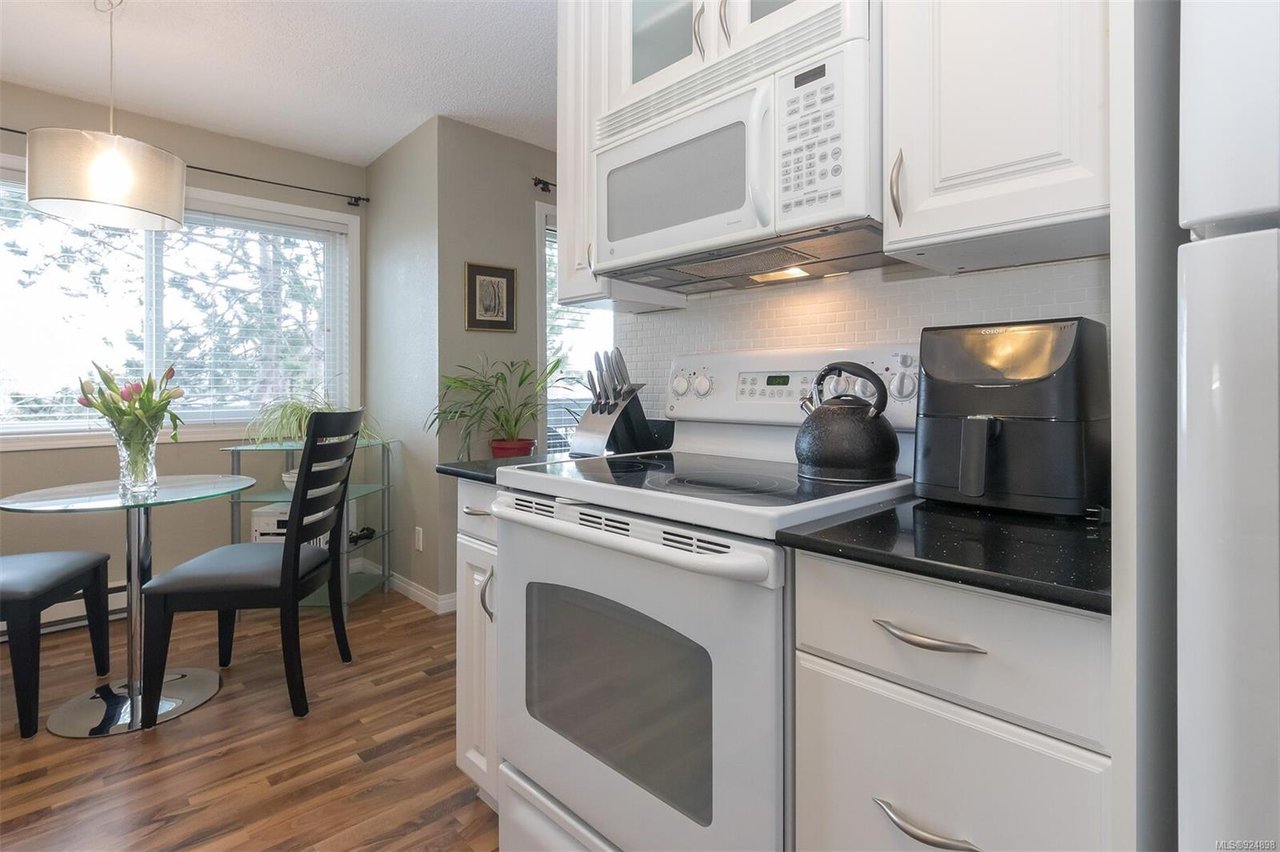 307-10160 Third St, Sidney