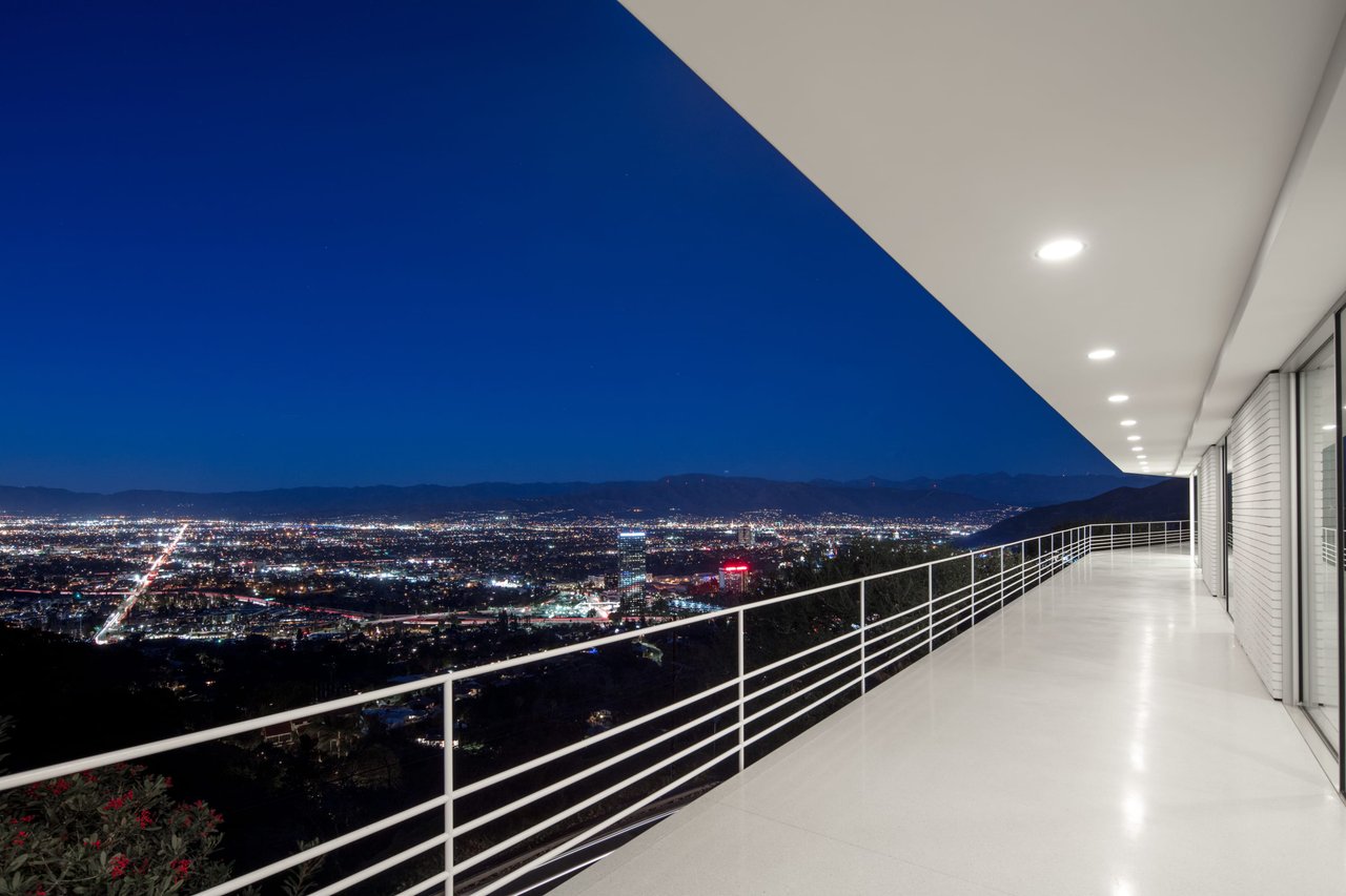 Contemporary Modern View Home