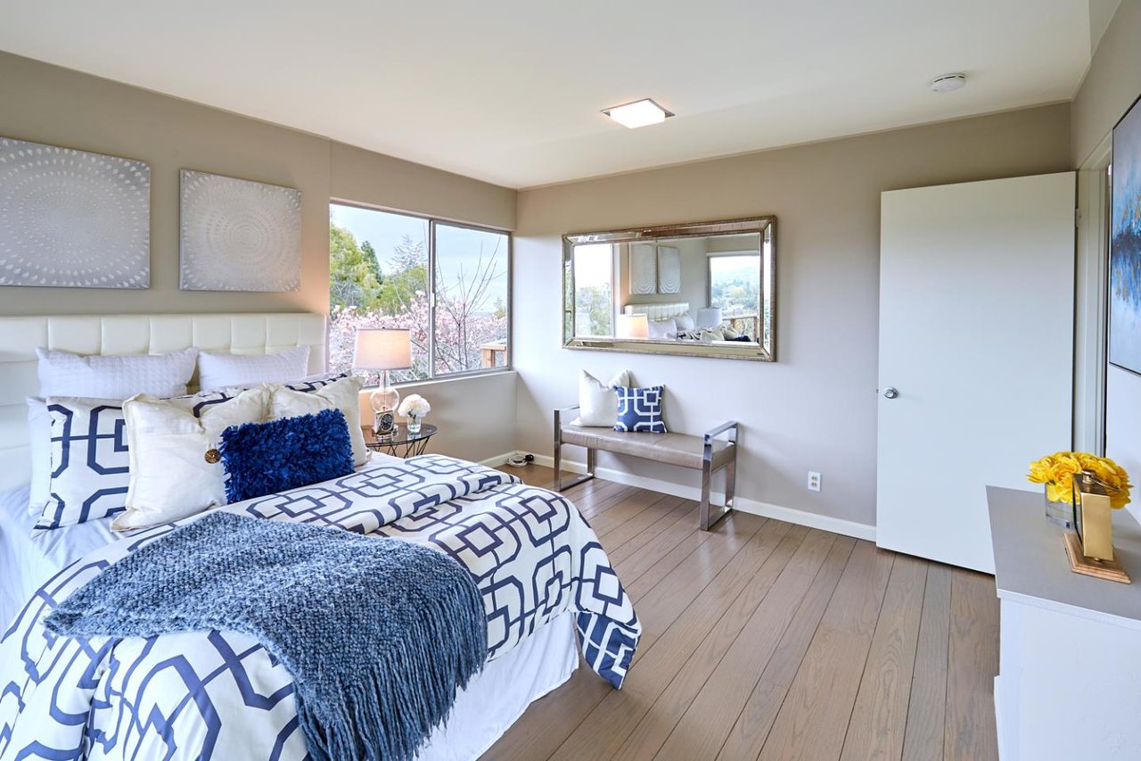 12698 La Cresta Drive