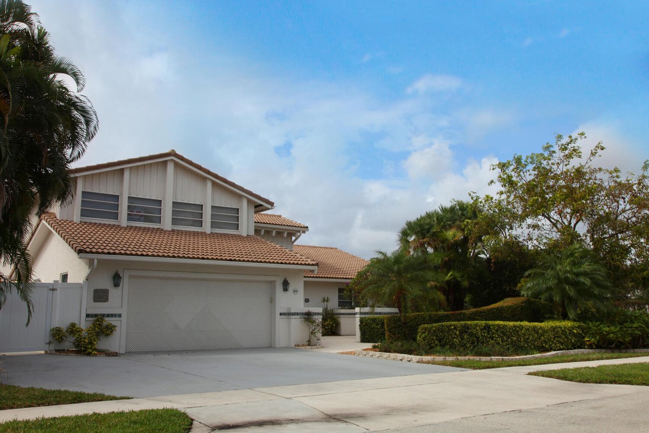 690 SW 17th St