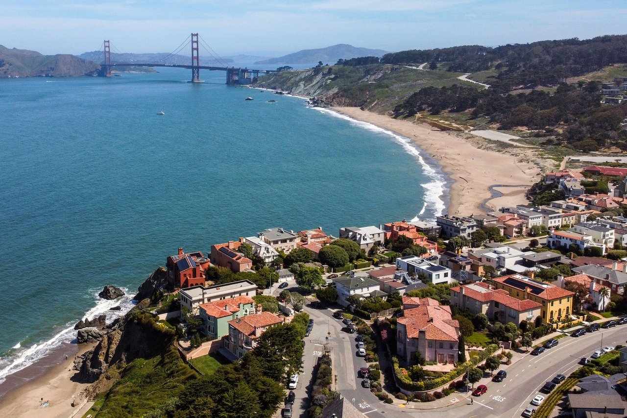 Inviting Sea Cliff Home