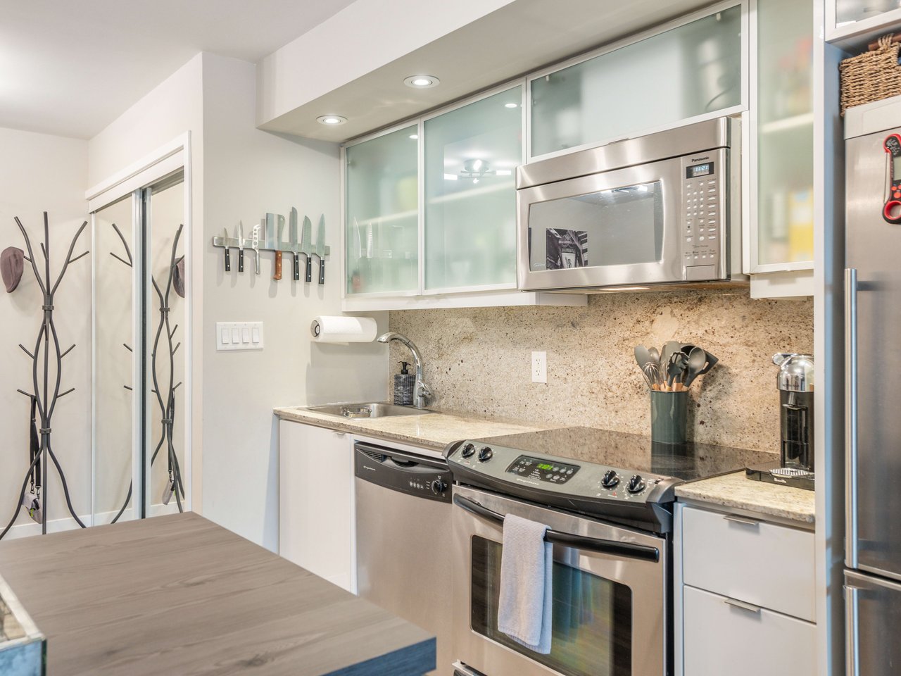 4305 - 25 Telegram Mews