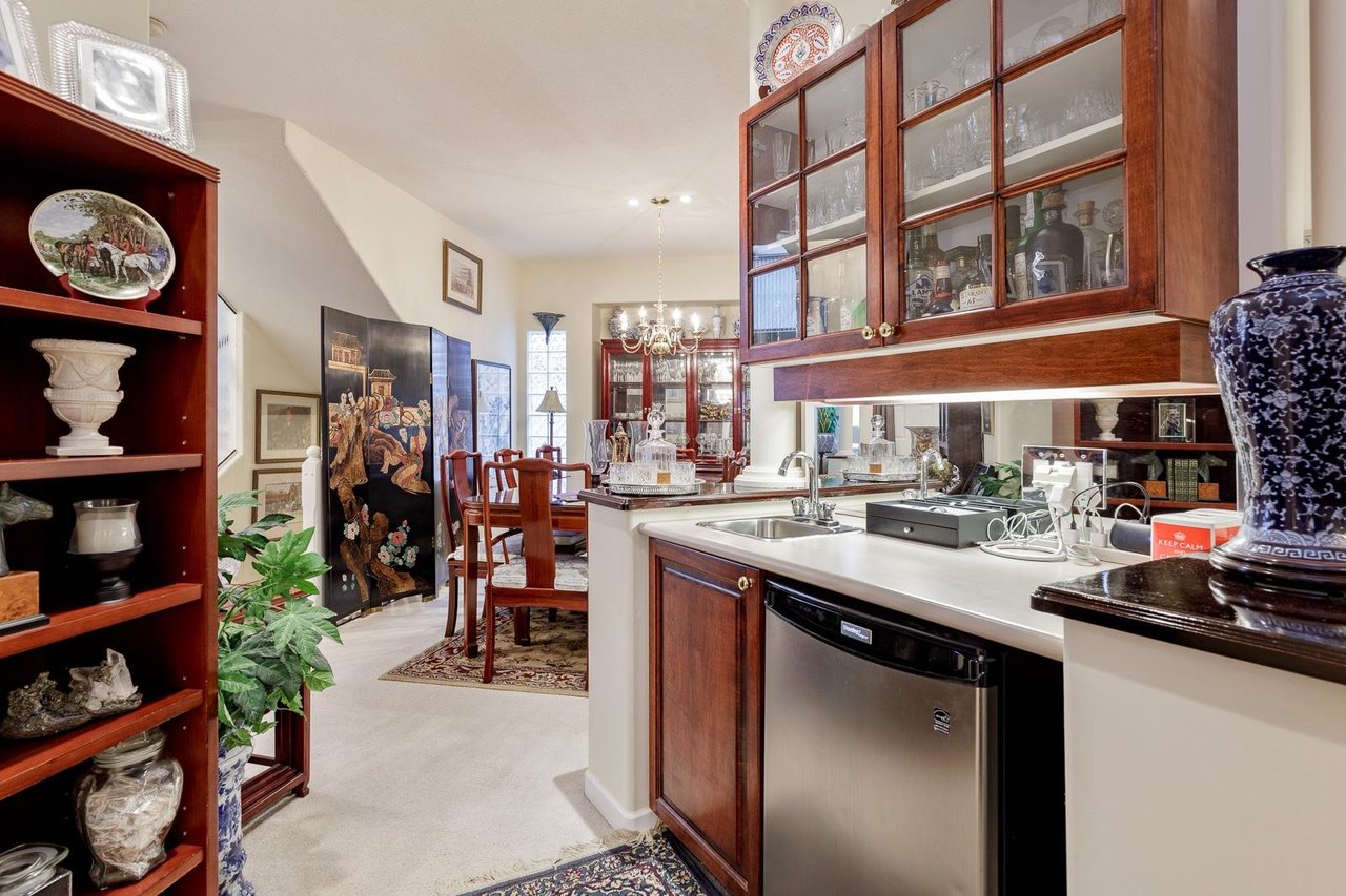 2927 Pinetree Close