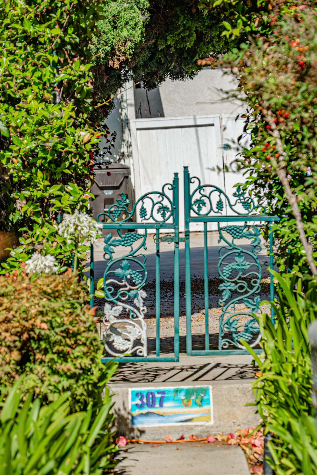 305 Roycroft Avenue