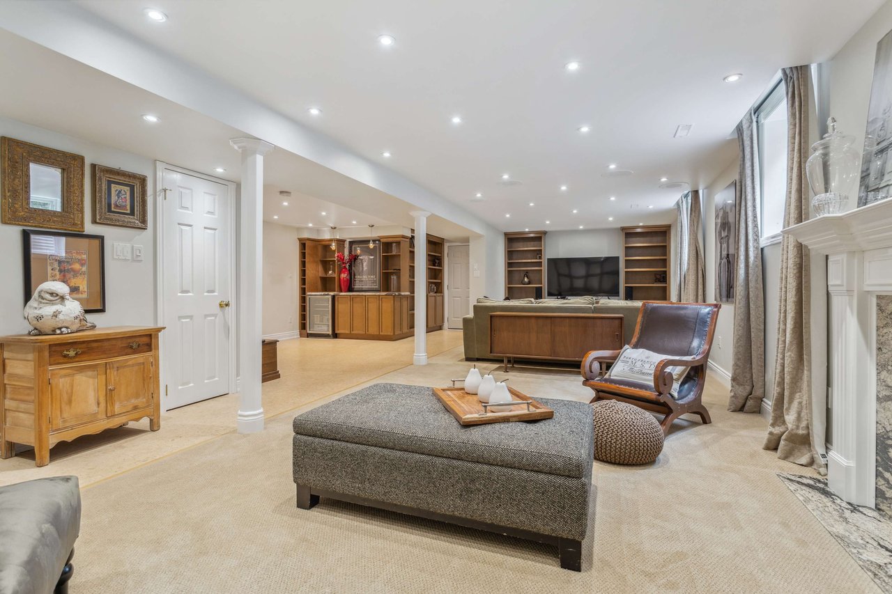 Updated Glen Abbey home with an Entertainers Backyard Paradise