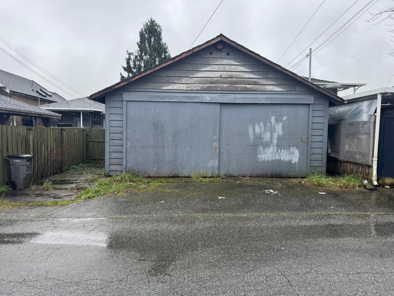 2117 E 54th Ave