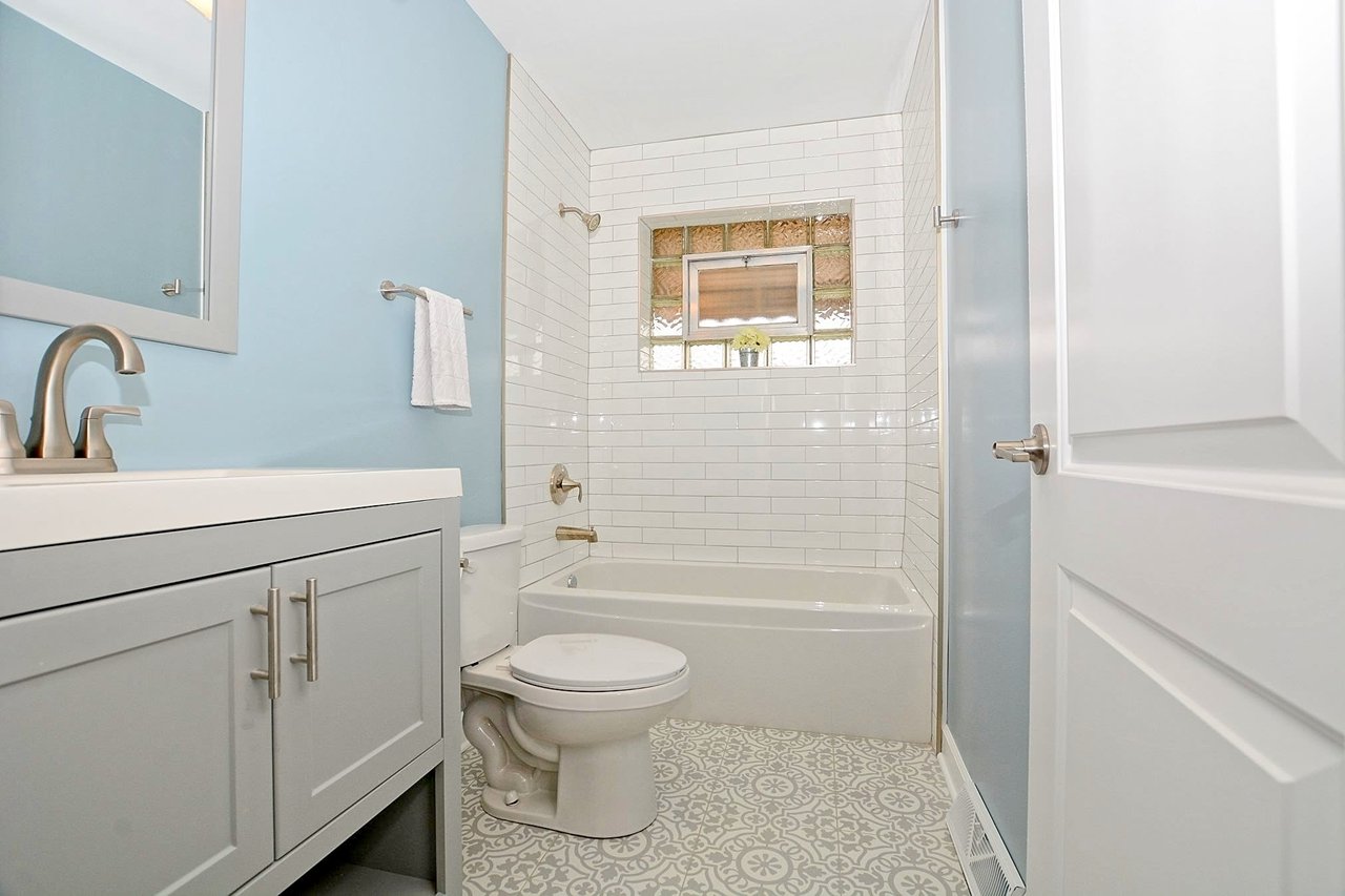 Oak Lawn Stunner