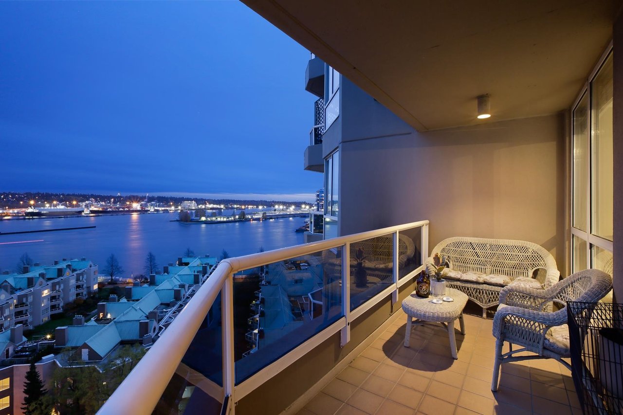 1704-1235 Quayside Dr