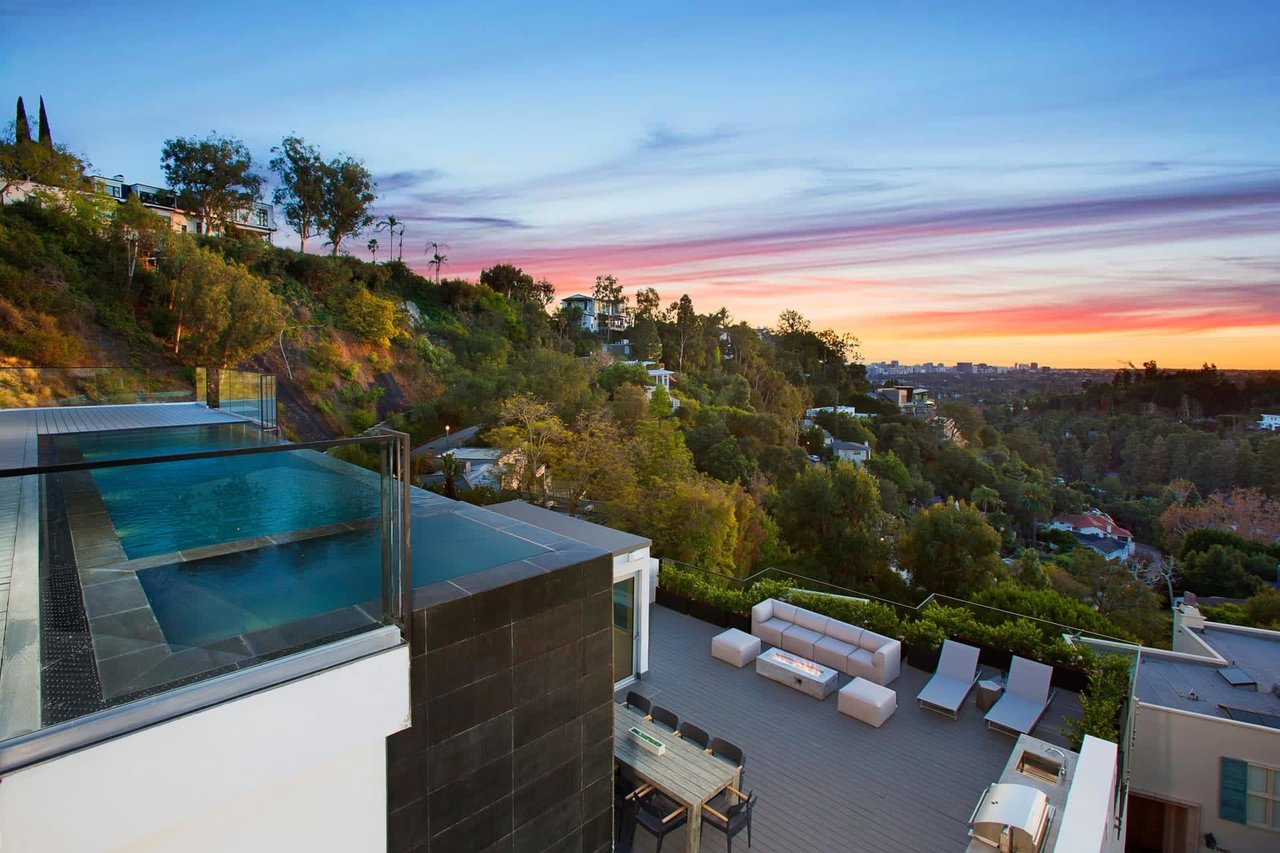 BEVERLY CREST DR
