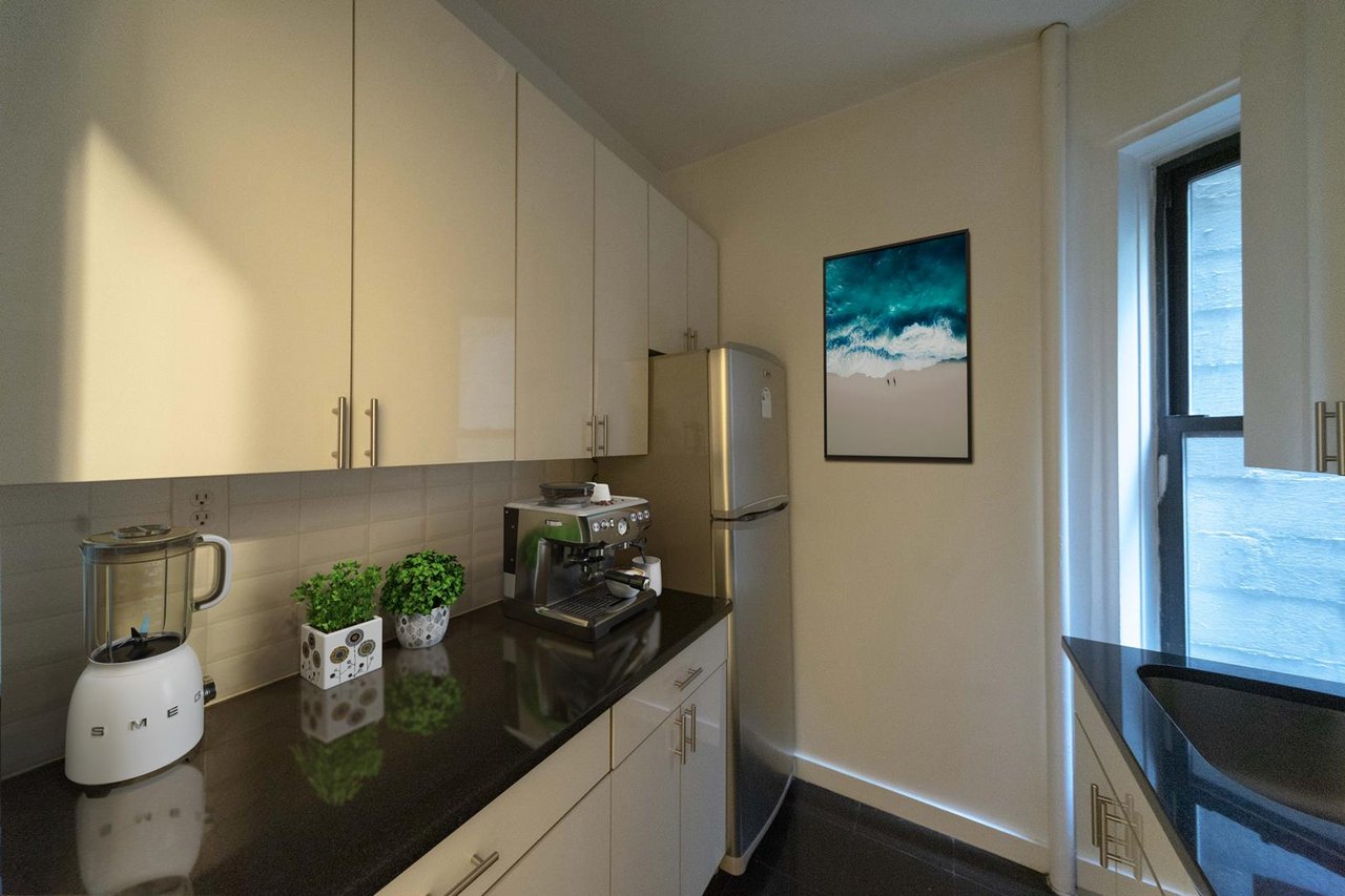 210 East 38th Street, Apt 2-E