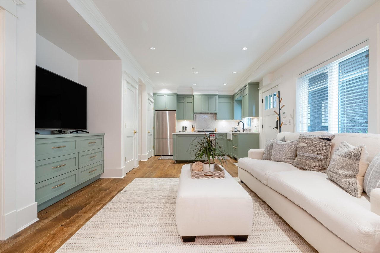 3176 Burrard St