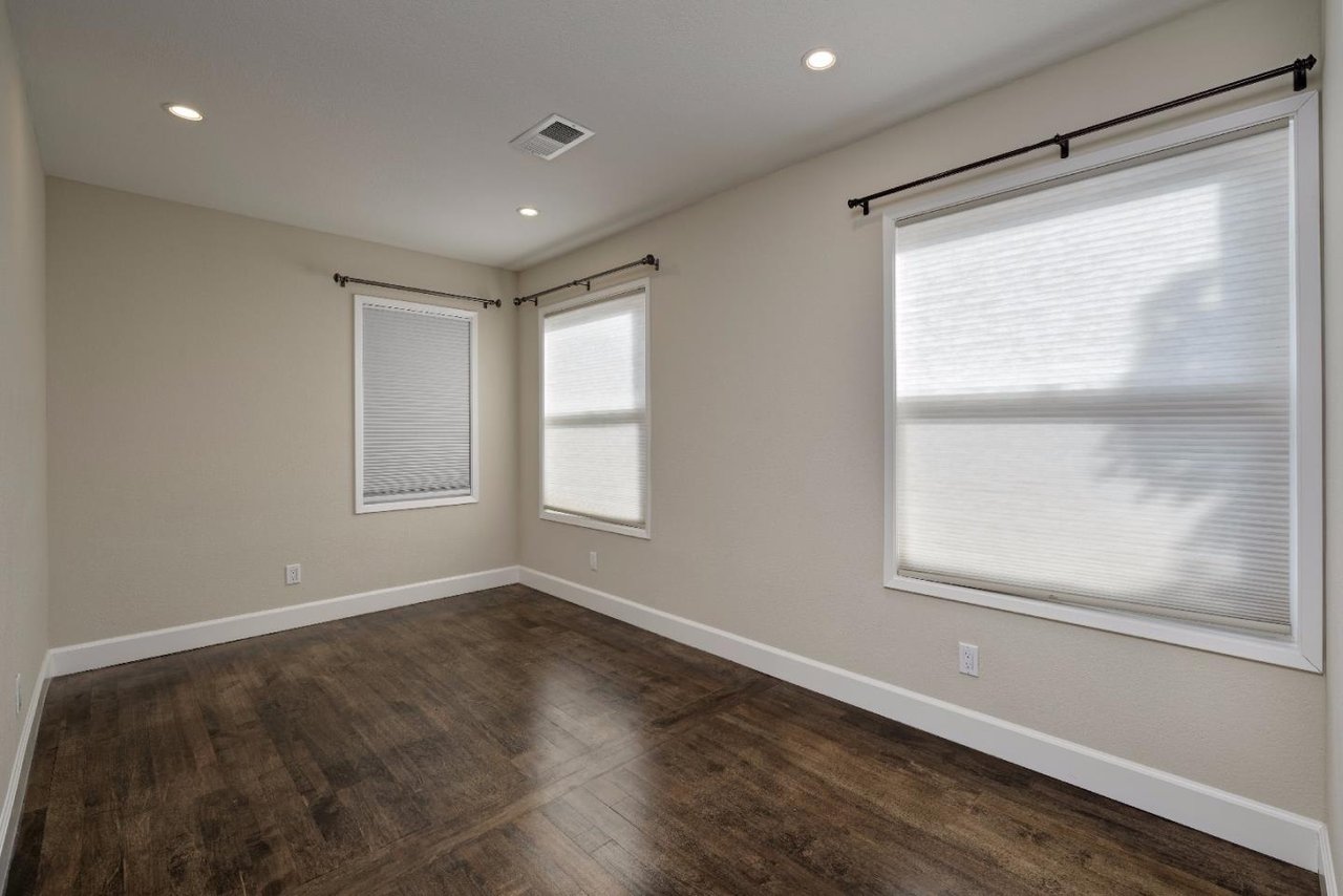 1093 Sunlite Dr