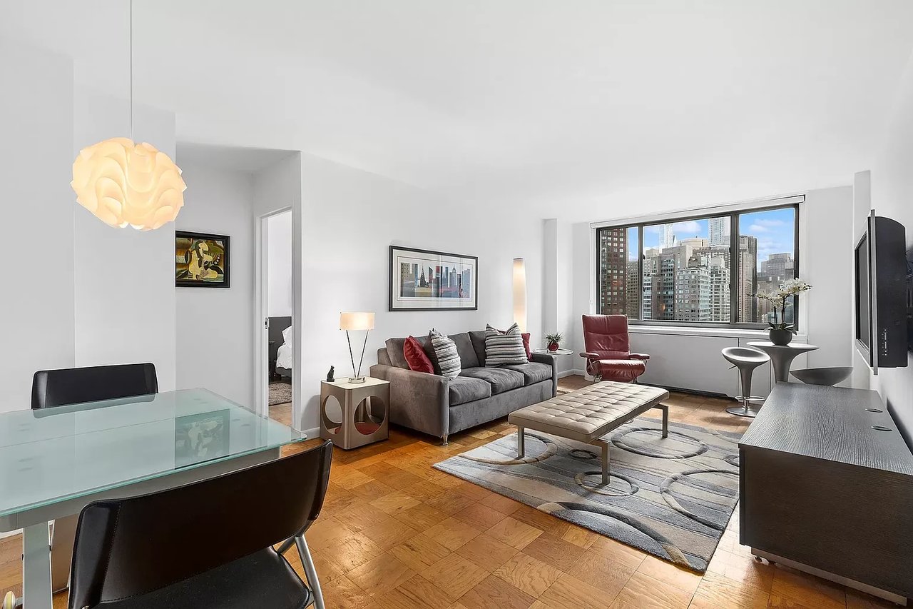 2025 Broadway, #25J