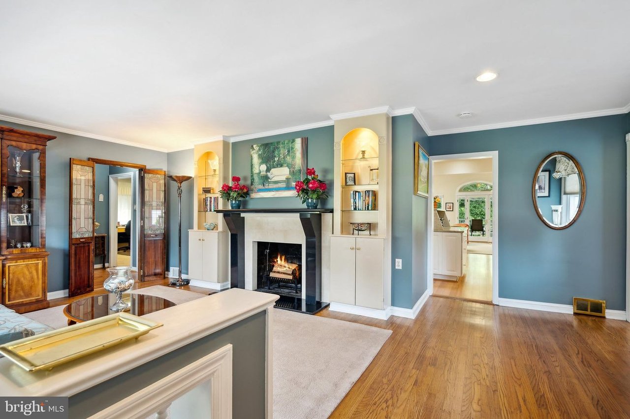 320 Rose Ln
