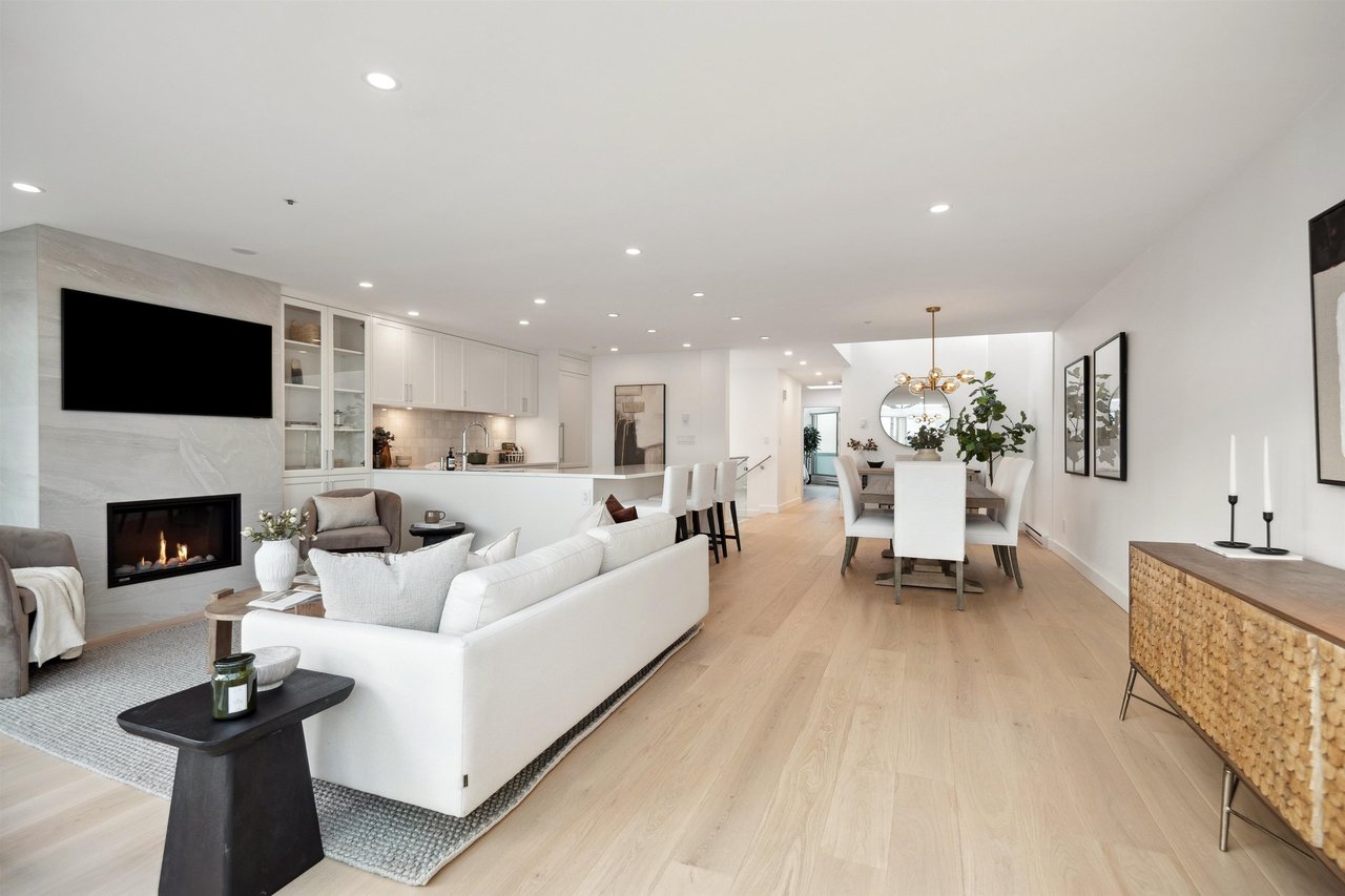 207-2433 Bellevue Ave