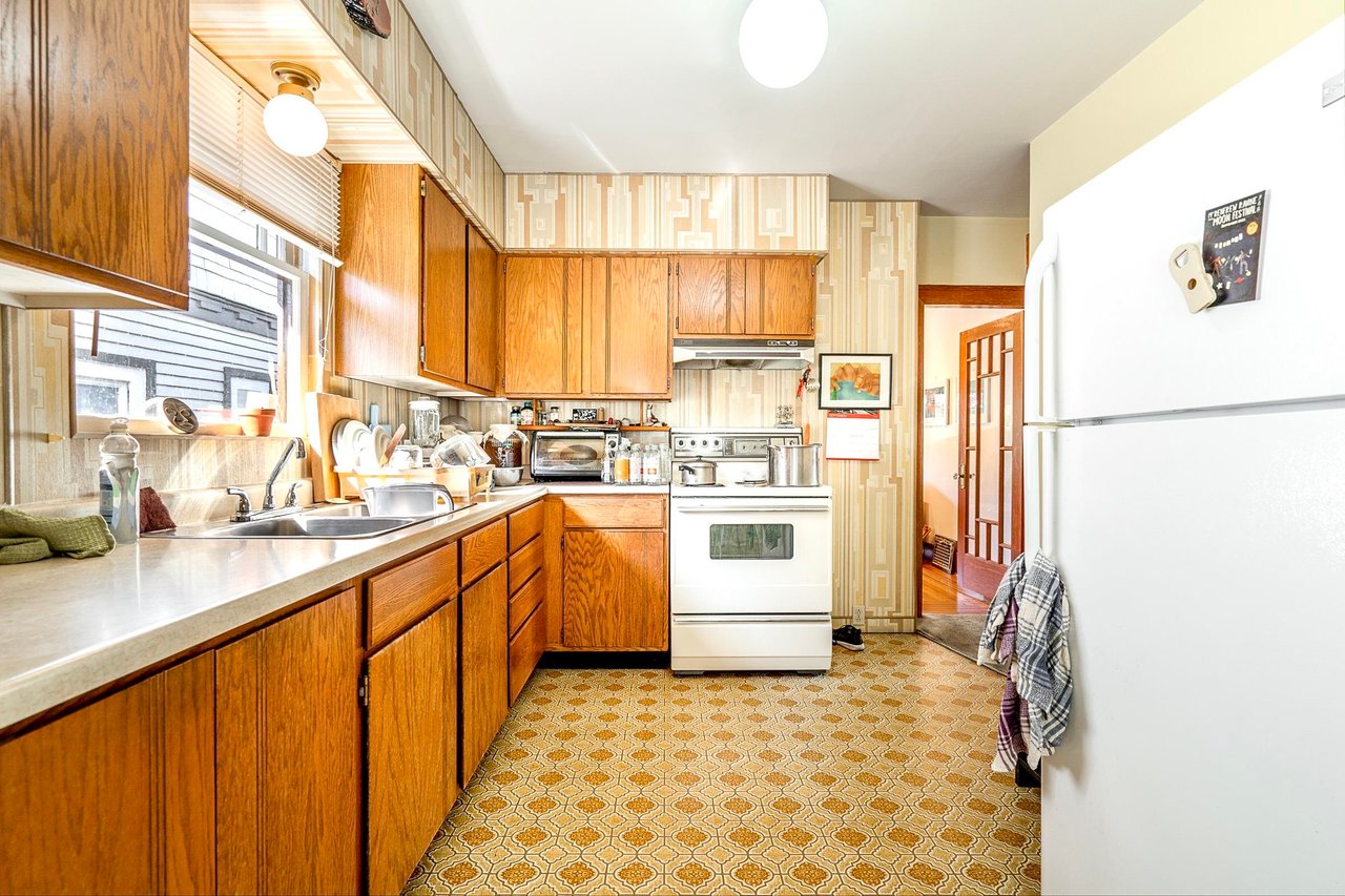 470 W 20th Ave