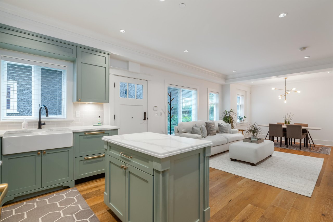 3176 Burrard St