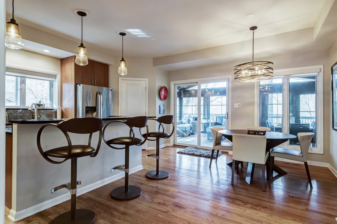 Sophisticated & Stylish in Charming Ladue