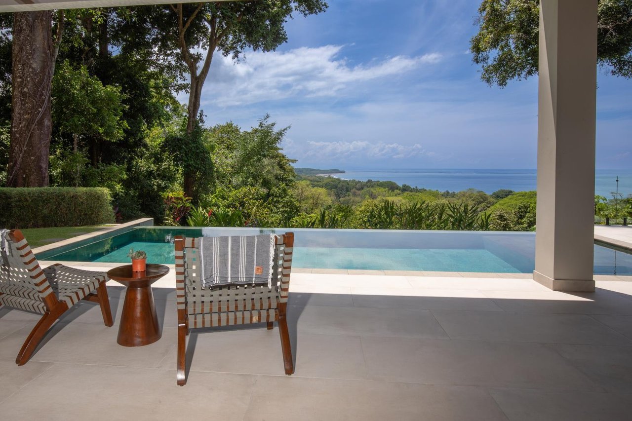 Stunning 4 Bedroom Villa Above Playa Hermosa