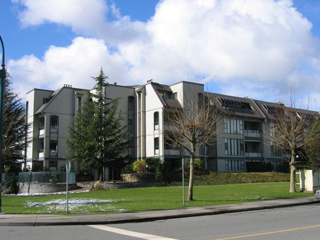 409-2925 Glen Dr