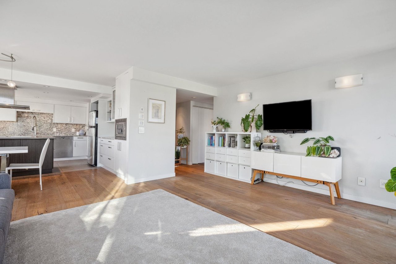 2702-717 Jervis St