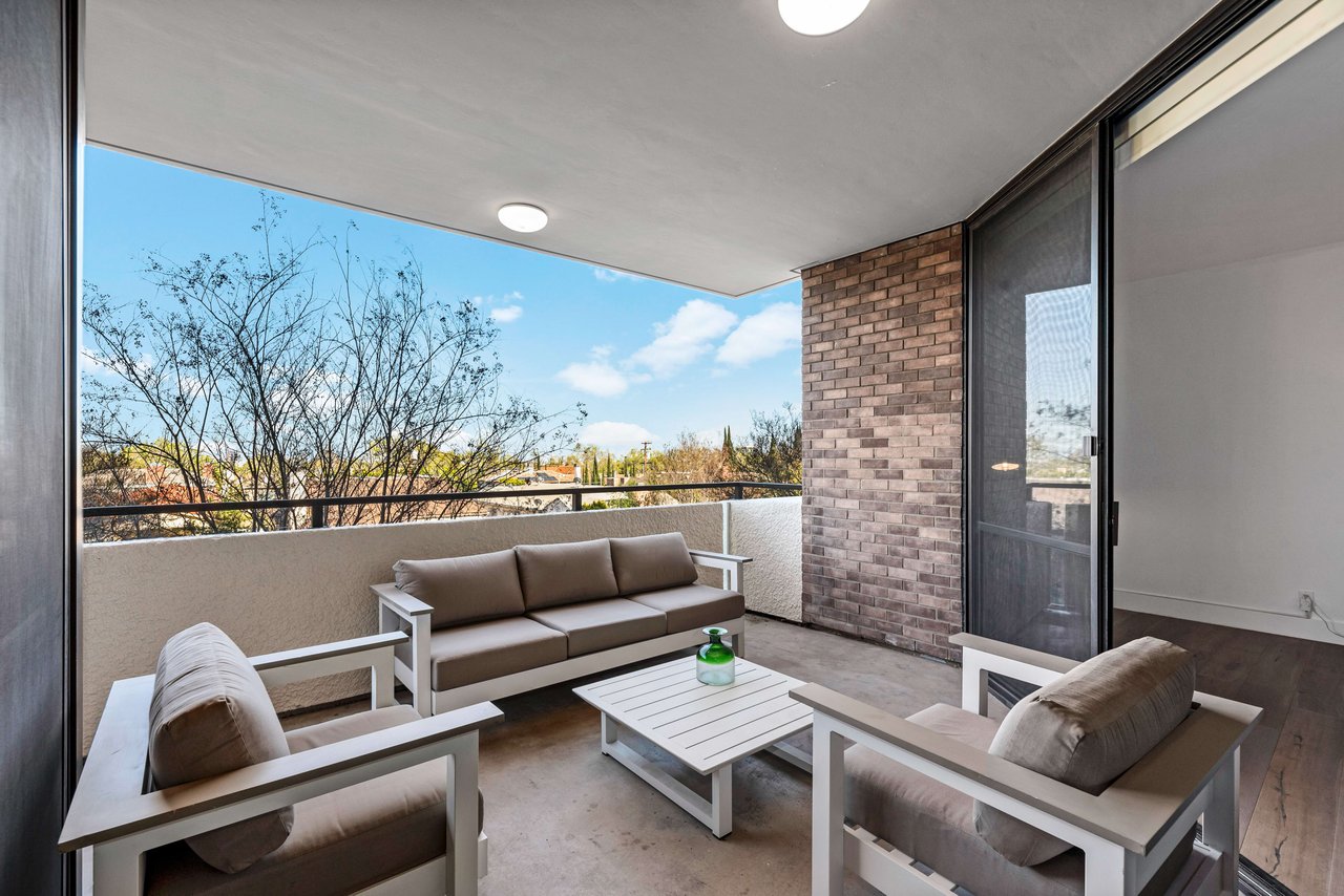 211 S Spalding Dr #N202