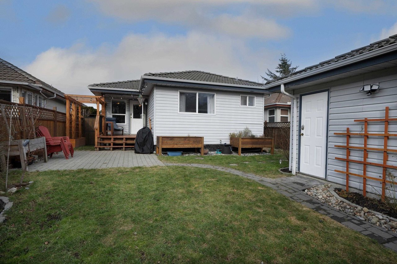 1826 Willow Cres