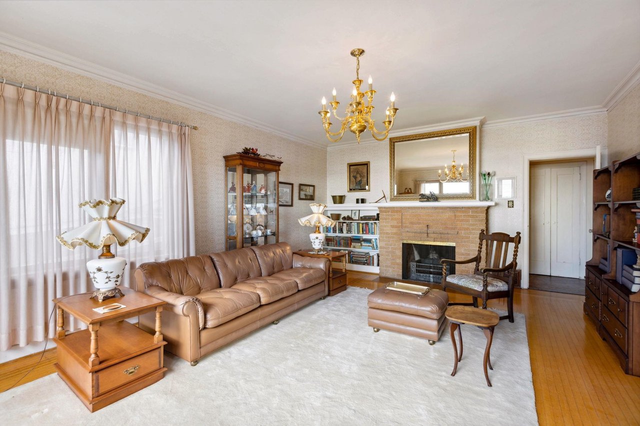 3379 Marine Dr