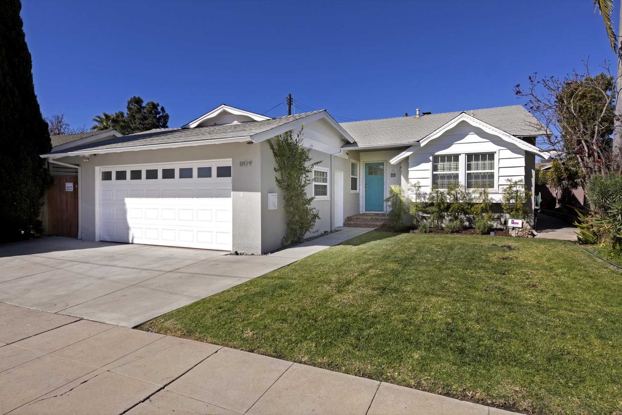 1109 Lake St