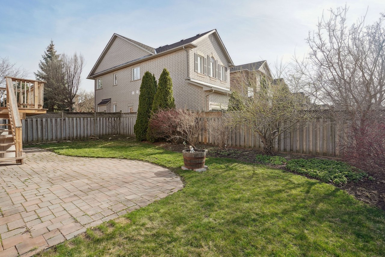 Raised Bungalow in desirable Westoak Trails