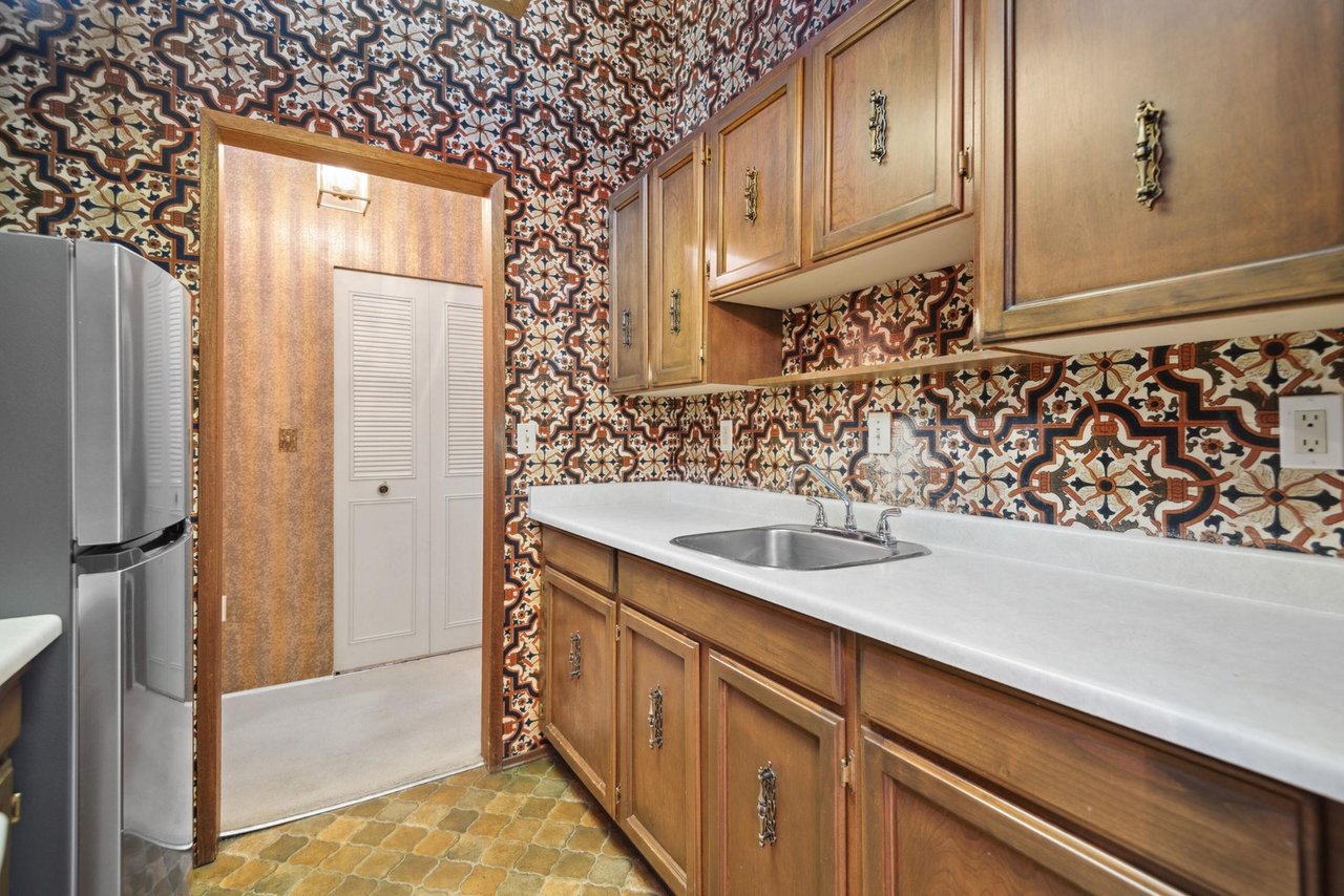 303-1266 W 13th Ave