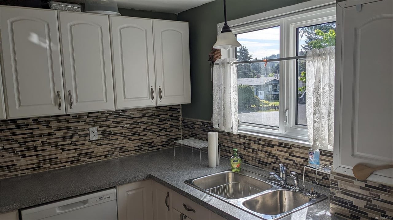 1335 Justine Pl, Langford