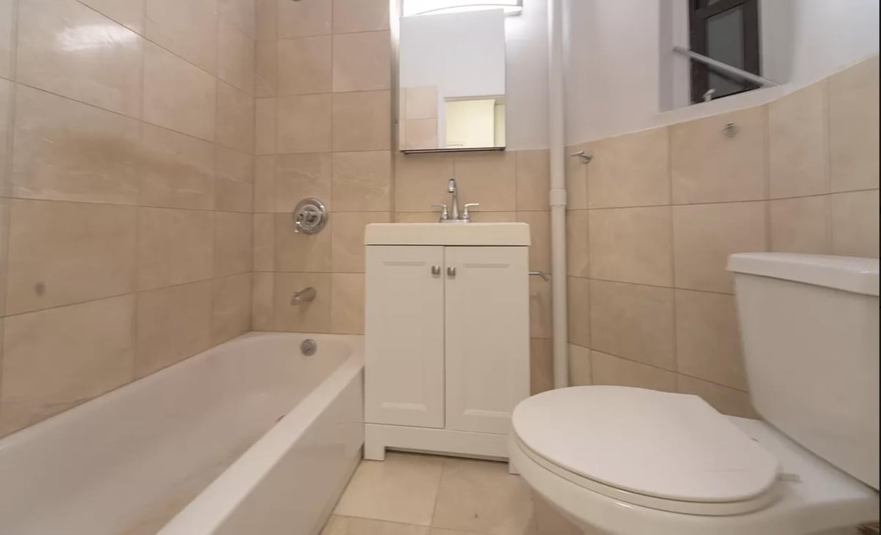 210 East 38th Street, Apt 4-B