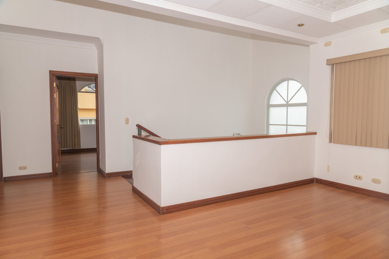 Colonial Gated Community Villa, Curridabat, San Jose