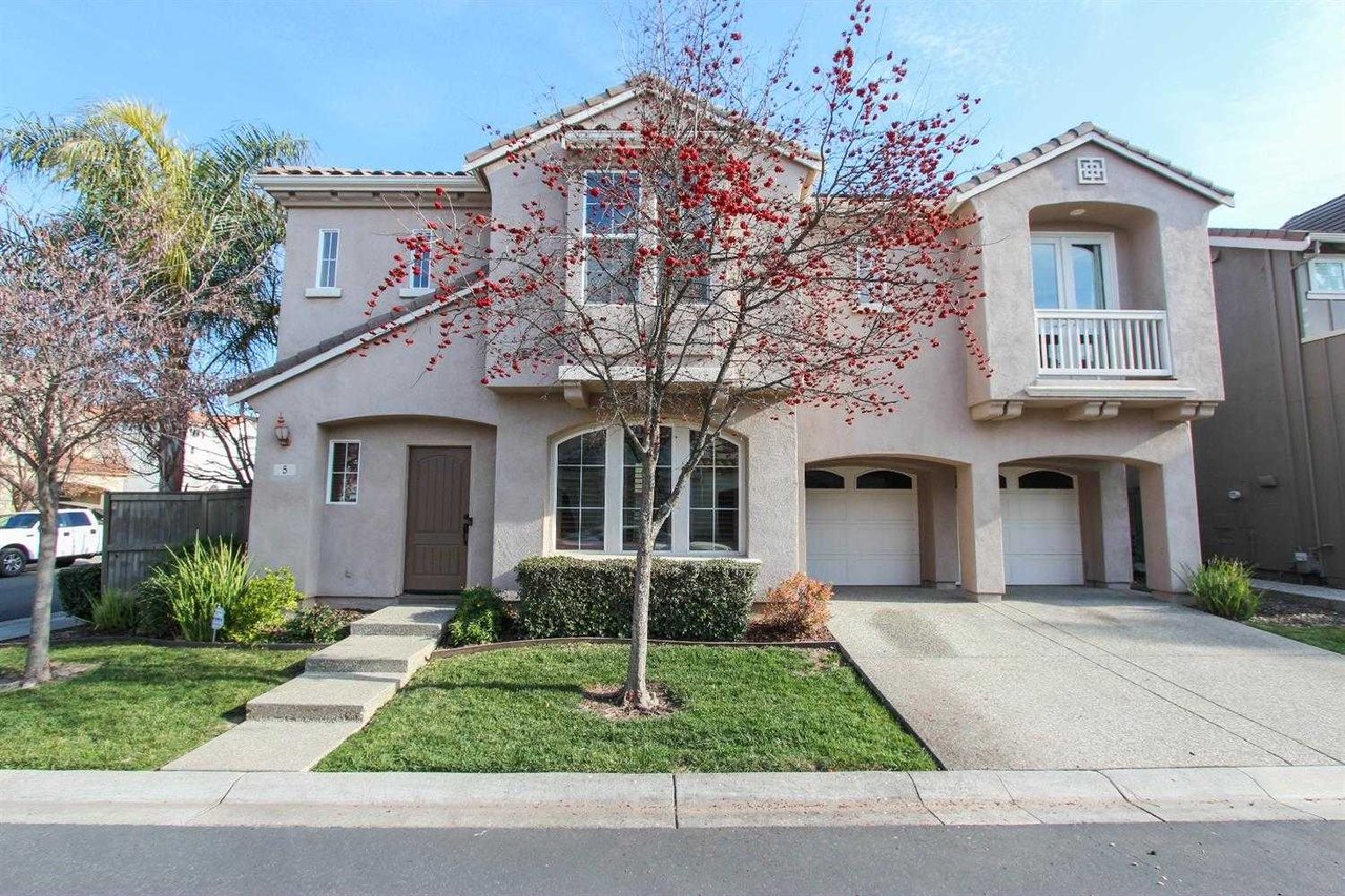 5 Deer Path Place