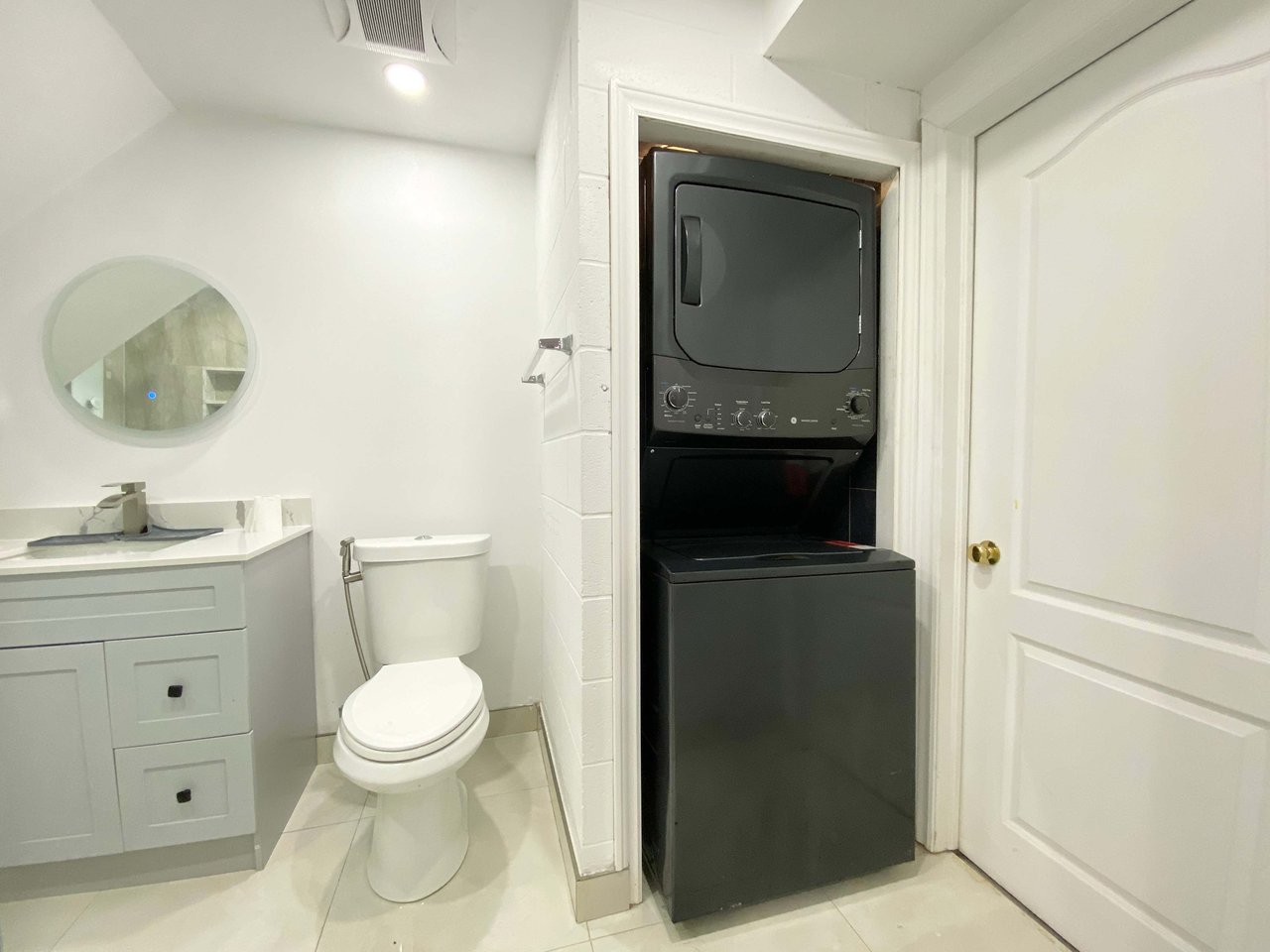 8 Ravencliff Cres Unit: BSMT